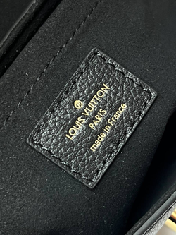 Сумка Louis Vuitton Lockme Chain East West