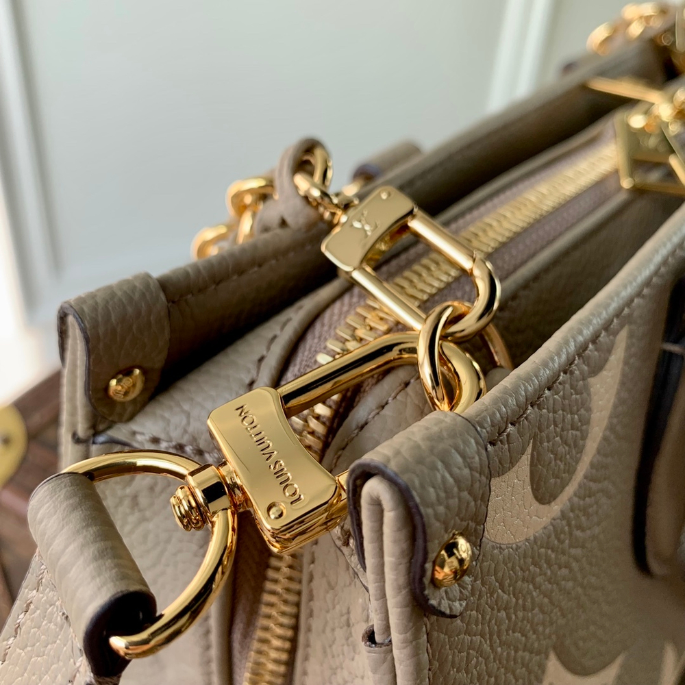 Louis Vuitton Onthego East West