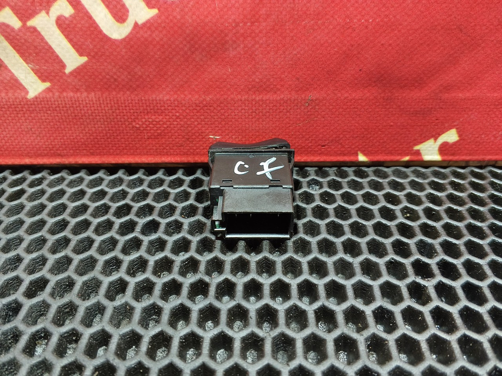 Кнопка дополнительного дальнего света