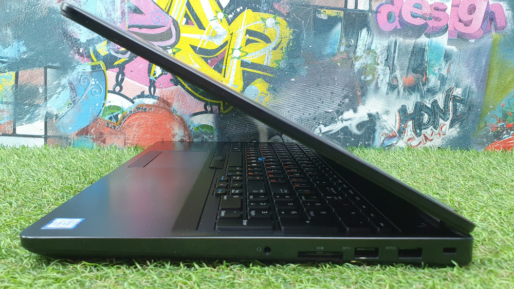 Ноутбук DELL Precision 3510, 15.6"1920х1080, IPS, Intel Core i7 6820HQ 2.7ГГц, 16ГБ, AMD FirePro W5130M - 2048 Мб