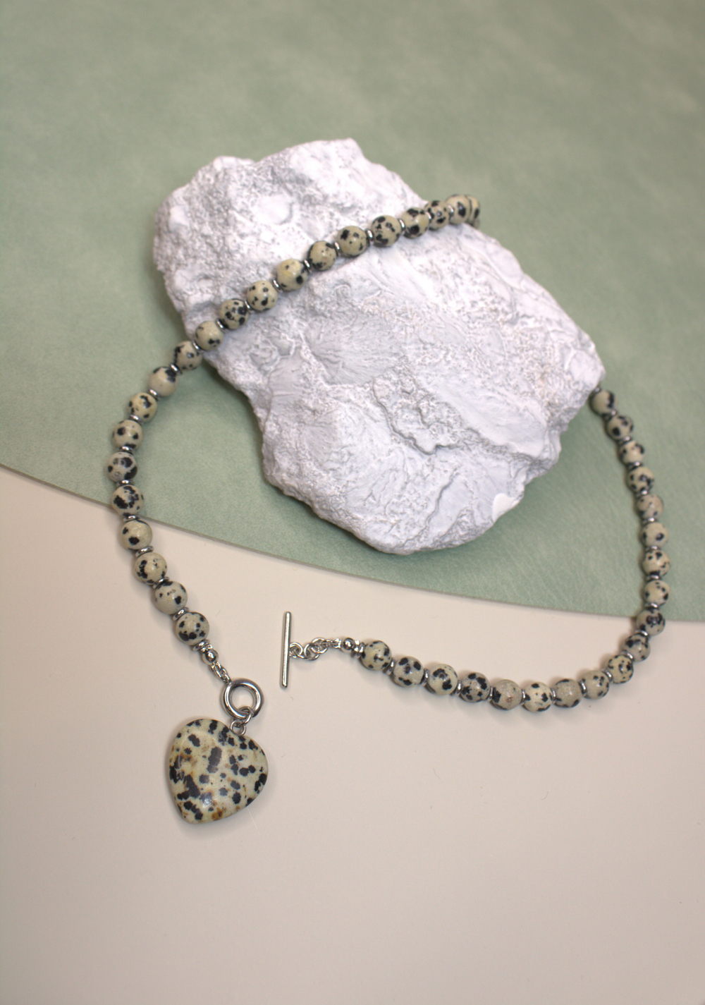 Чокер-колье из далматиновой яшмы «Далматиновое Сердце»