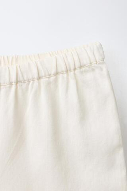 ZARA ПИЖАМА С ВЫШИТЫМИ ЦВЕТАМИ, ЭКРЮ