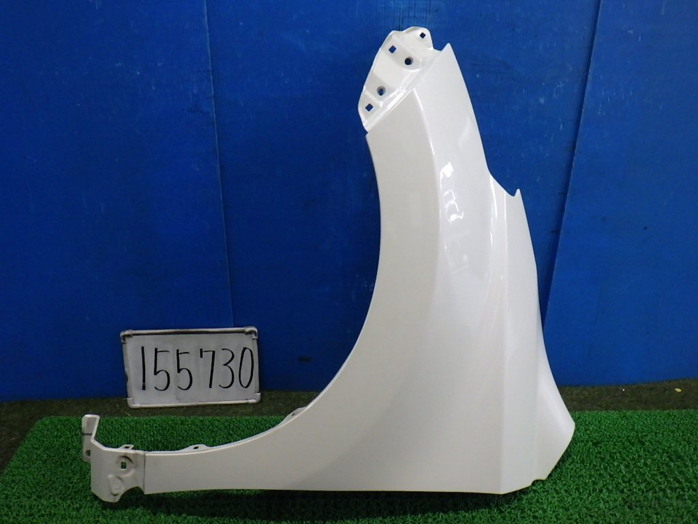 крыло переднее левое Toyota Ist NCP110