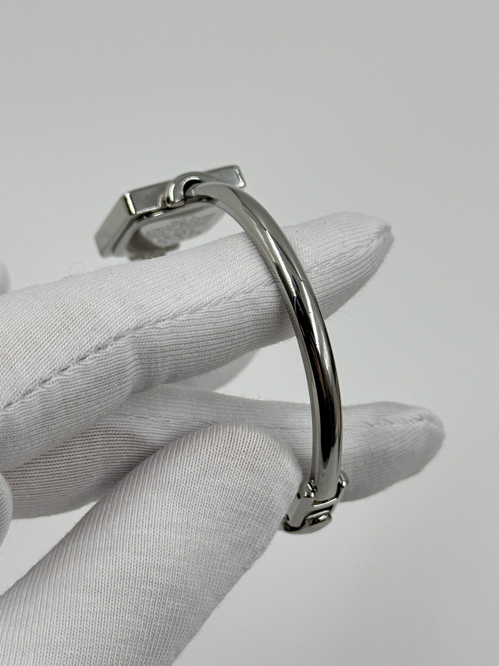 Часы Gucci 1900L с чёрным циферблатом