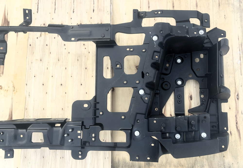 Каркас бампера SHACMAN X5000 тягач в сборе DZ97189623020