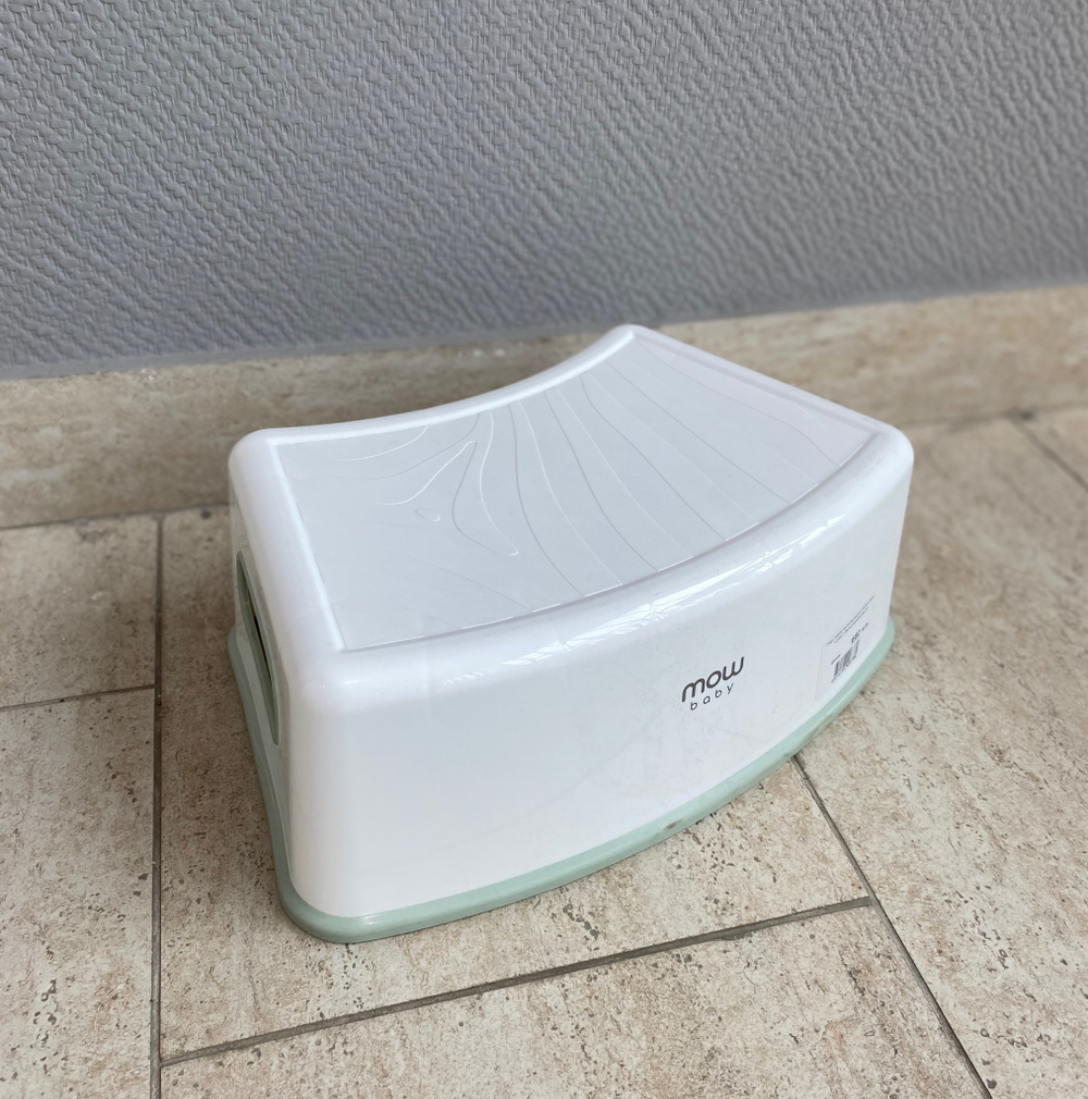 Подставка нескользящая MOW baby "Cube" (белый/оливковый)