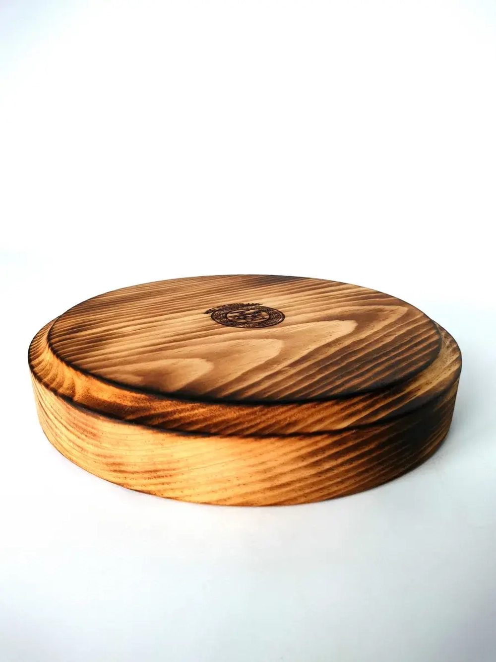 Тарелка деревянная из массива кедра