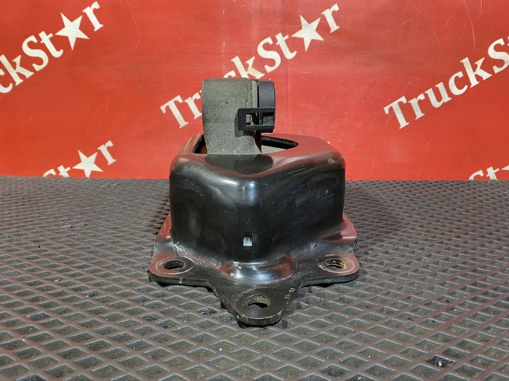 Подушка двигателя задняя 2016г.