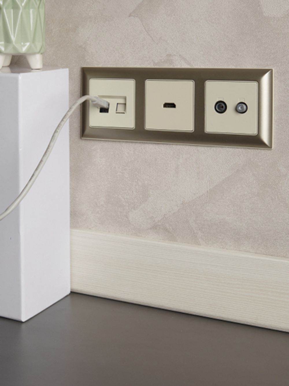 BRITE Розетка двойная RJ11+RJ45 кат.5E РК/Т12-БрКр бежевый IEK