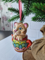 Котик в чайнике ёлочная игрушка из фарфора