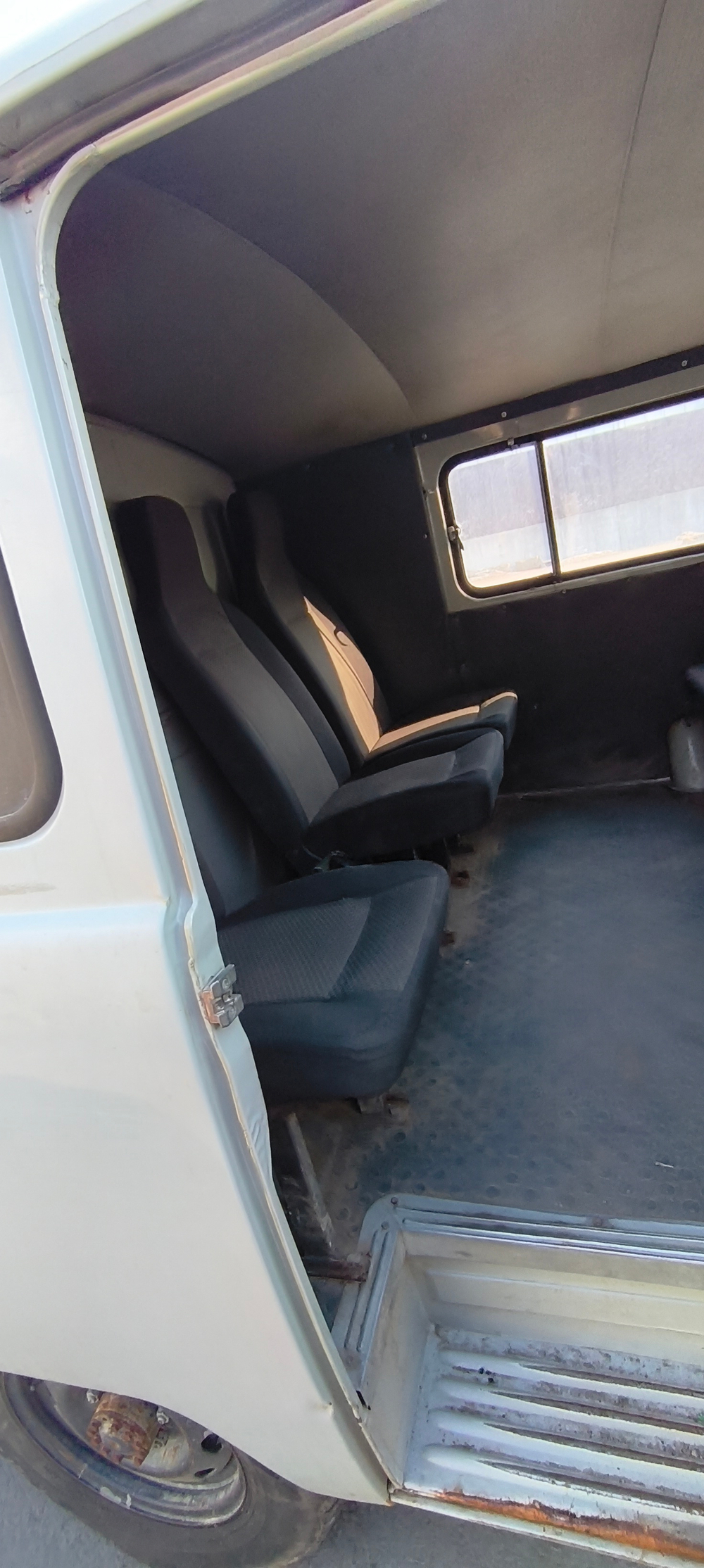 UAZ 3909* Грузопассажирский 390995-04 (Фургон, 6+1 мест, без ABS, Бензиновый, 2,7 л, 112 л.с.)