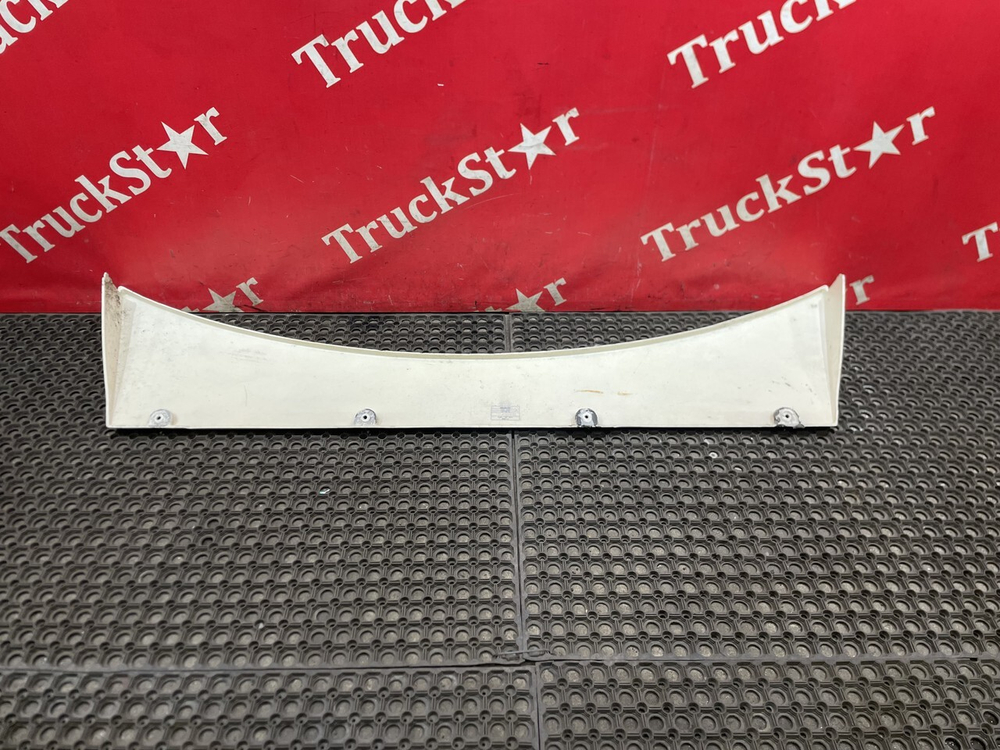 Спойлер кабины верхний