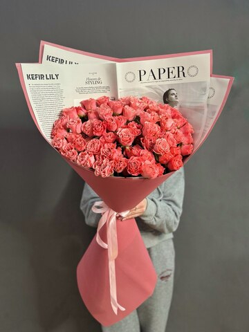 Букет-Гигант из кустовых пионовидных роз сорта "Валентина"