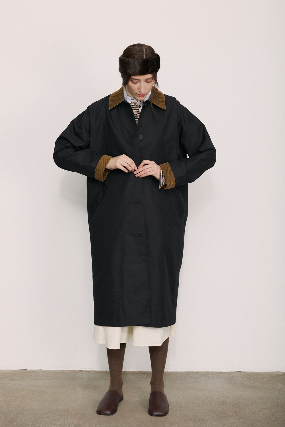 Плащ черного цвета AW/25