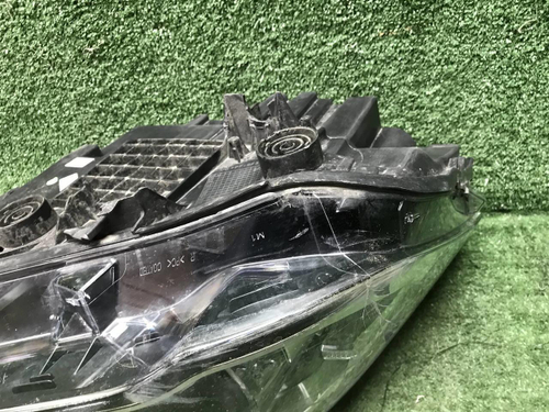 Битая Фара правая BMW X1 F48 (2015-2019) LED