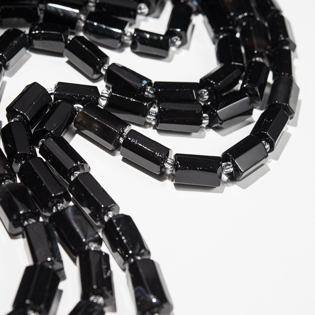 Агат черный натуральный, бочонки с гранями, 10-12*7-9мм