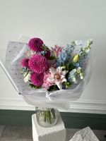 Букет из кустовых роз, гортензии, хризантемы и диантусов