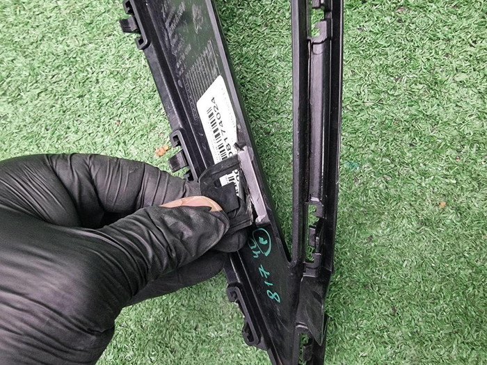 Накладка переднего бампера правая Zeekr 001 23-нв