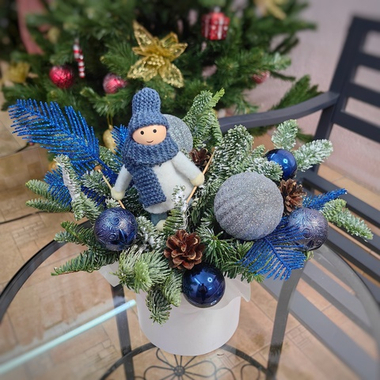 Новогодняя композиция в шляпной коробке