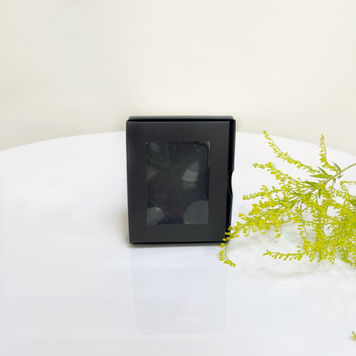 Коробка с окошком черная размер 10х8х3 см