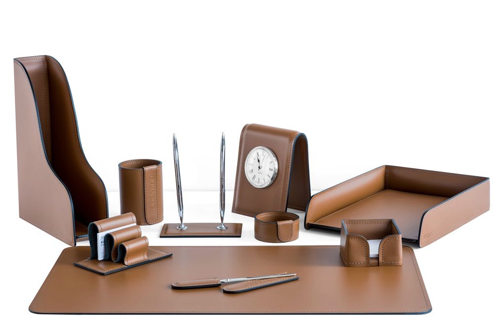 Подарочный письменный набор руководителя, из кожи цвет табак 10 предметов с часами