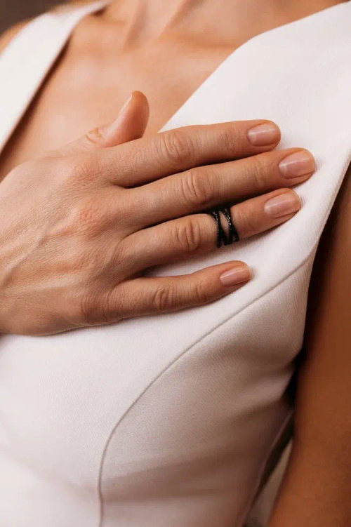 Кольцо фаланговое "Крест-накрест" с черными фианитами