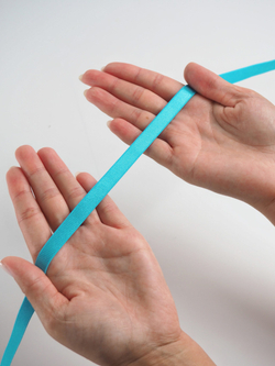 Резинка бретелечная ярко-лазурная глянцевая ширина 10 мм