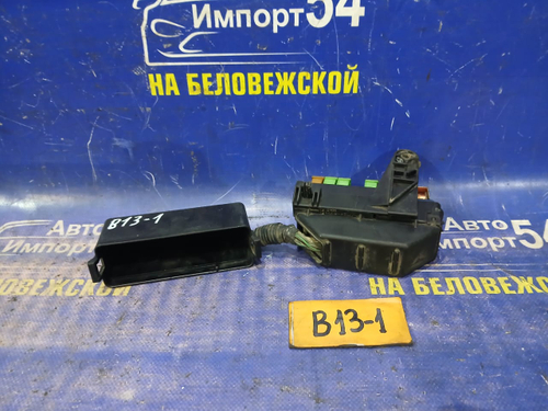 Блок предохранителей подкапотный NISSAN SUNNY 1990