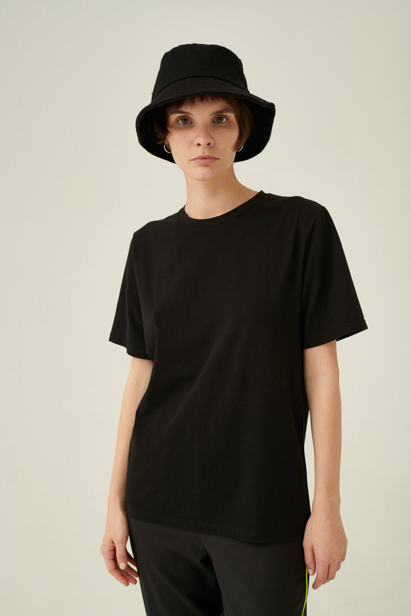 Футболка черная из хлопка