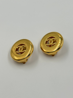 Клипсы с логотипом Chanel
