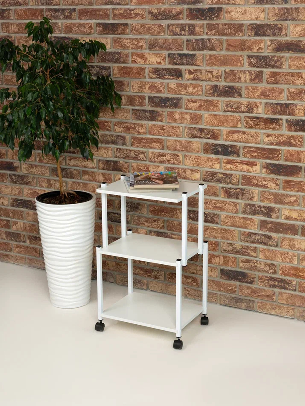 Тележка косметологическая Пирамида на колесиках