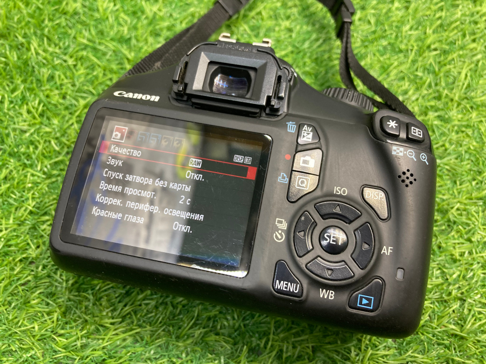Canon 1100D kit 18-55mm IS ll 38.500 кадров