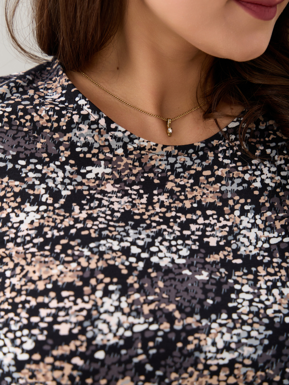 Лонгслив ЛНкл-081/черный-бежабстракция