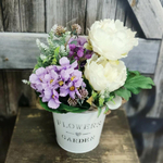 Искусственные цветы в ведeрке для декора