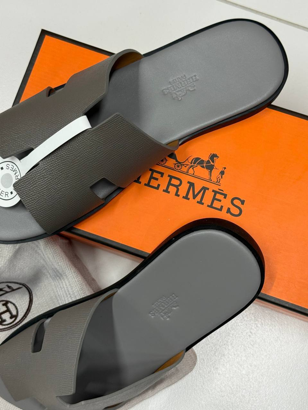 Шлёпанцы серые Hermes