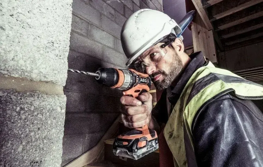 Аккумуляторный ударный шуруповерт AEG BSB 18C2X LI-202C 459424