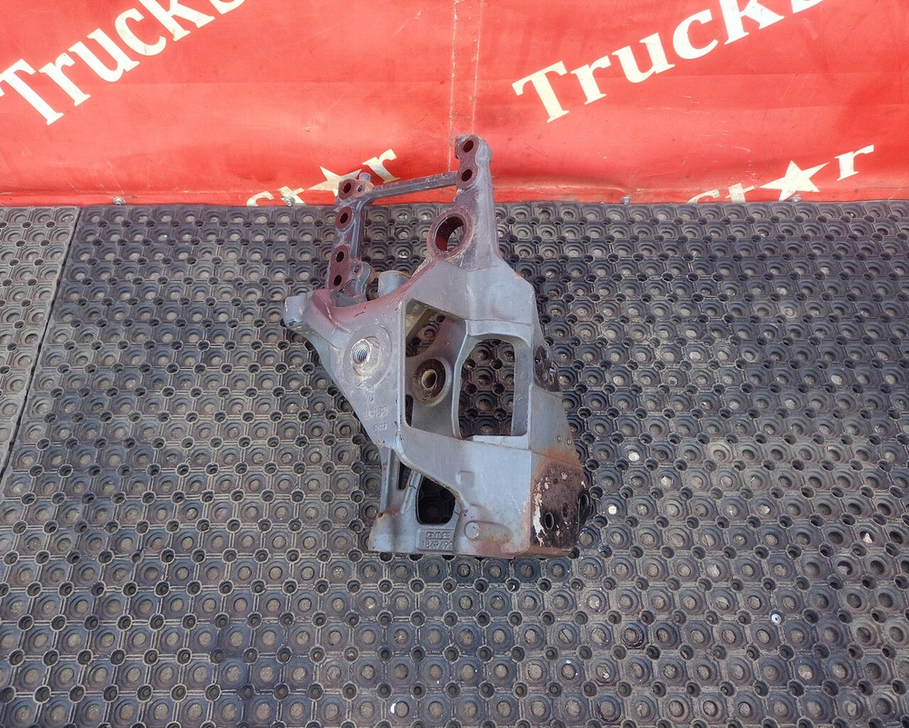 Кронштейн рессоры передней левый