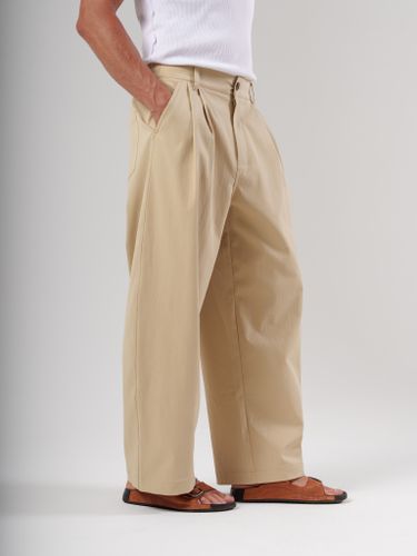 Бежевые брюки свободного кроя