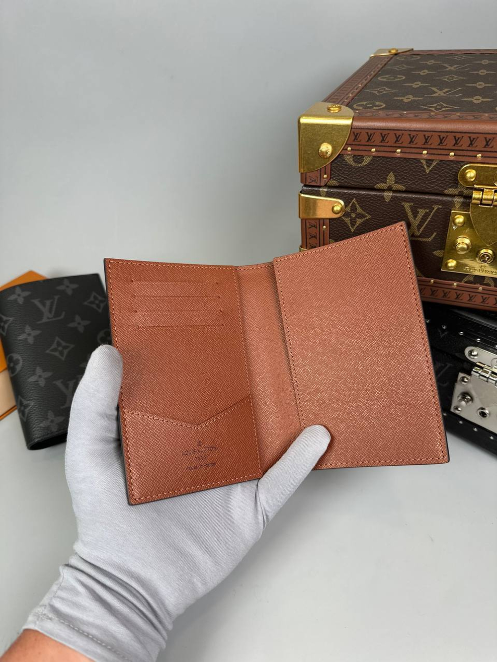 Обложка Louis Vuitton, арт. 481857826