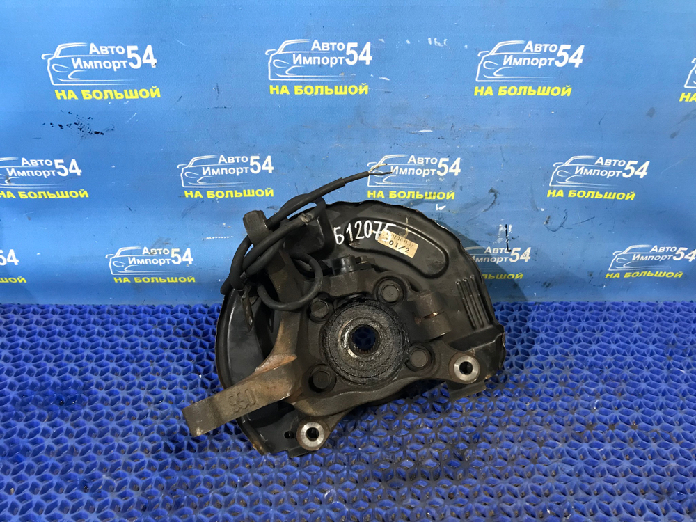 Ступица передняя левая MITSUBISHI CHARIOT GRANDIS 1997-2003