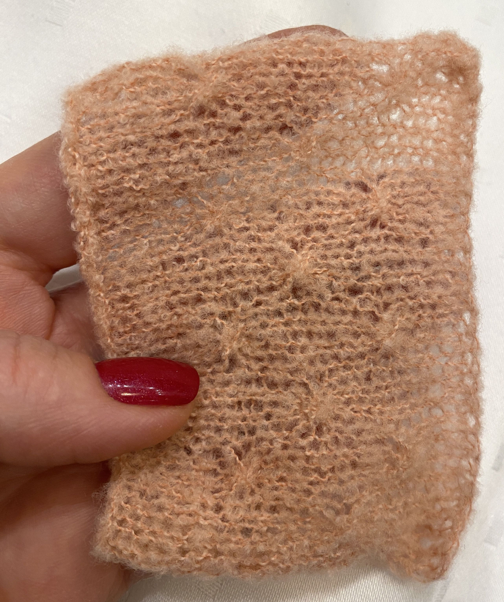 Пряжа на бобине 280 г Италия 70% меринос30% п/а Легкое букле