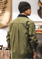 Рубашка для мужчин,два накладных кармана,воротник другого цвета на весну