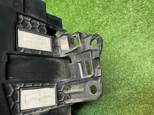 Фонарь левый внешний Toyota Land Cruiser 300 21-нв