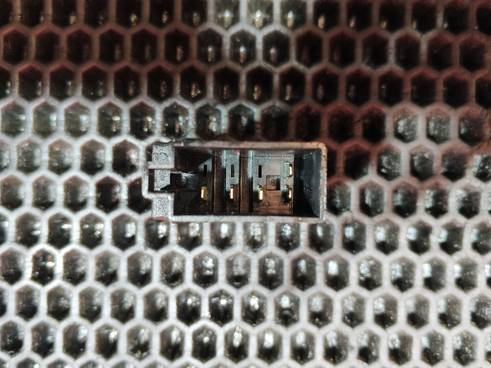 Кнопка люка