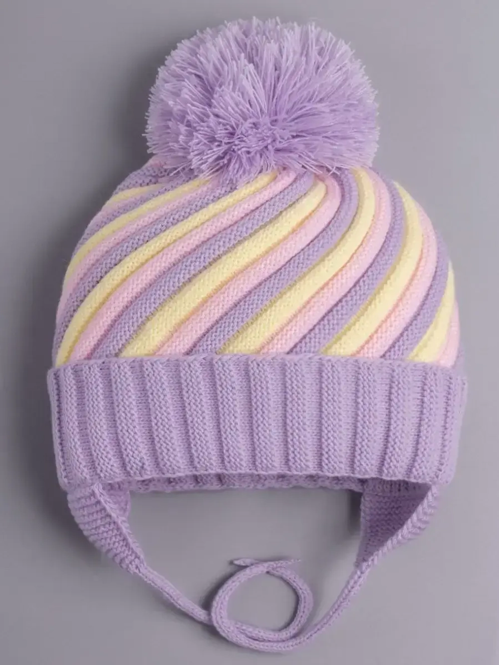 Шапка для девочки на завязках на осень