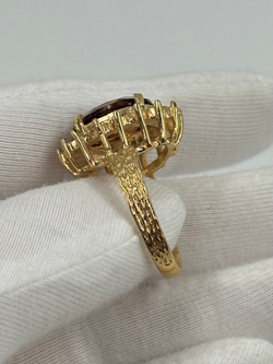 Кольцо с коричневым кристаллом