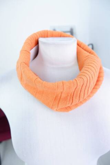 Снуд стильного цвета, новый