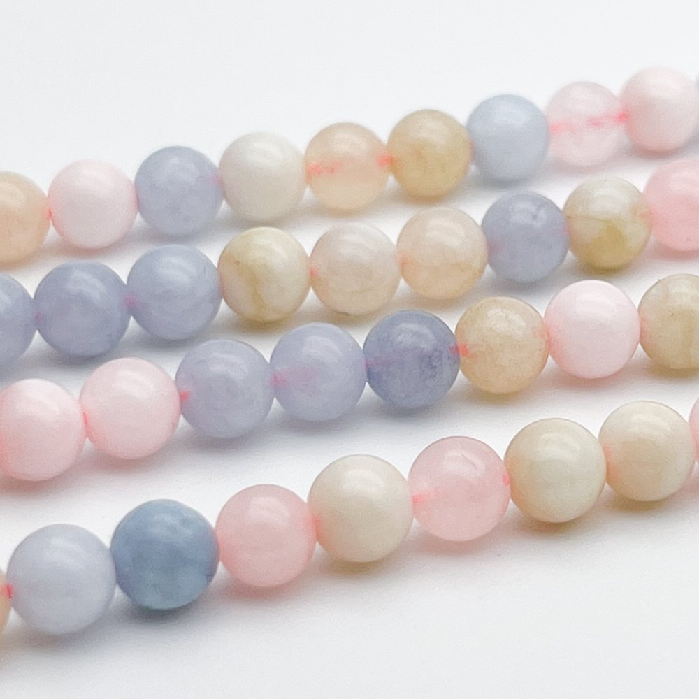 Кварц, тонированный под берилл, диаметр 6,3-6,5 мм, цена за 30-31 шт (1/2 нити)