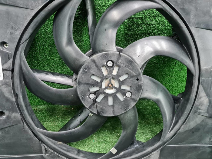 Диффузор с вентилятором Zeekr 001 (2021-н.в.)