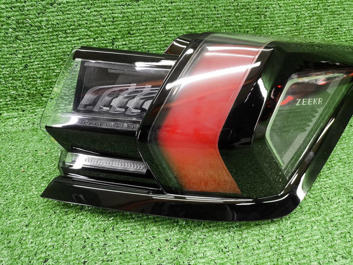Фонарь правый внешний Zeekr 001 (2021-н.в.)